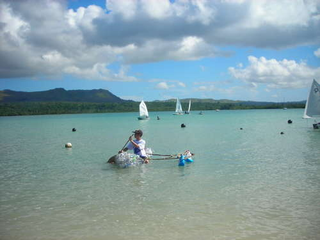 Illustration for article titled This DIY Plastic Bottle Kayak The Only Desert Island How To Guide You Need